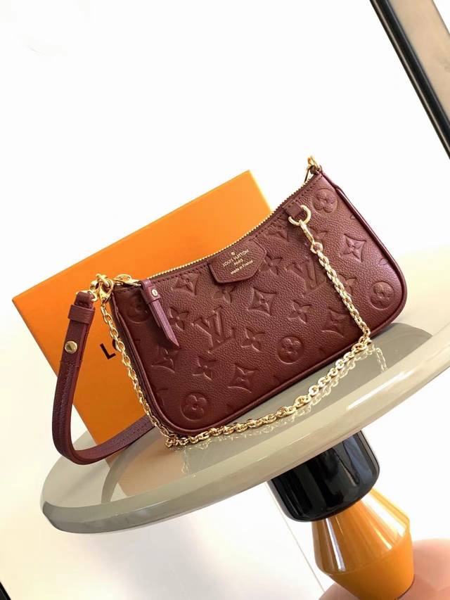 Top original 14421M80349 Dune color This Easy Pouch handbag is a leather bag wi
