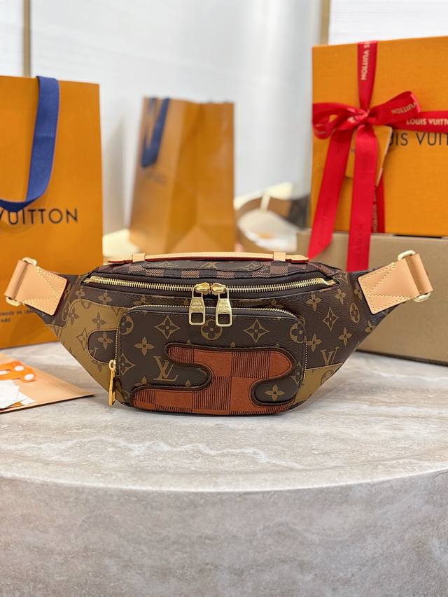 Rush waist bag M15271 This Rush waist bag is made of deep Monogram canvas. The D