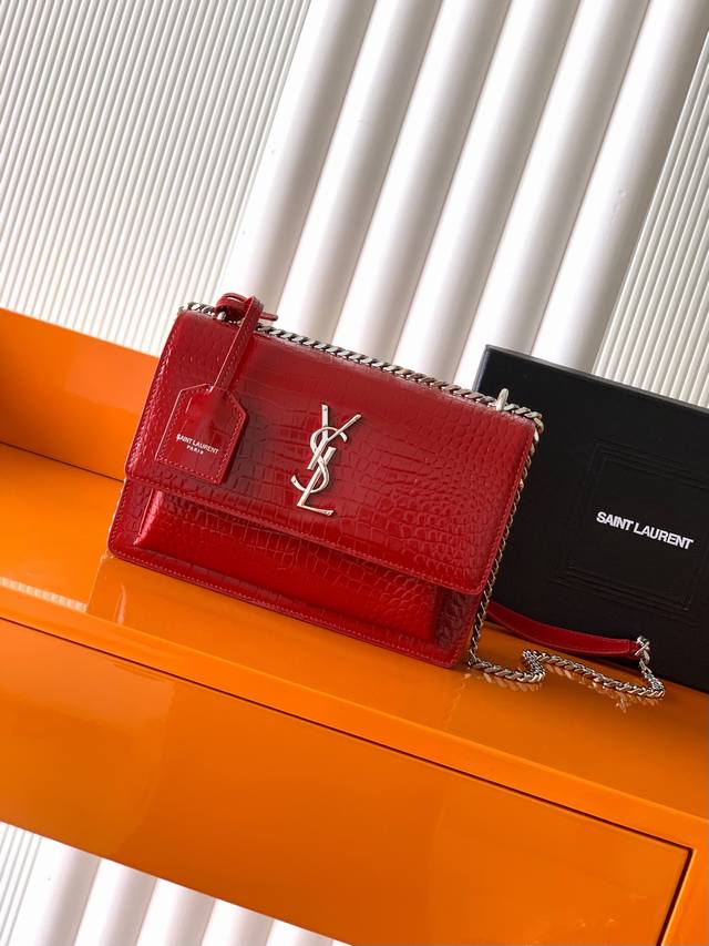 Exclusive background red crocodile pattern silver #Classic noble crocodile patt