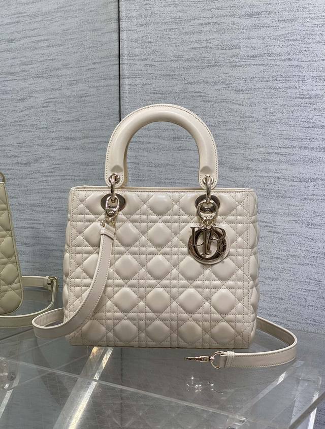Original with full set of original packaging Original leather with sheepskin lin