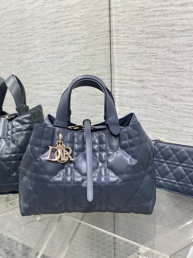 Original factory with full set of original packaging Medium size in stock The l