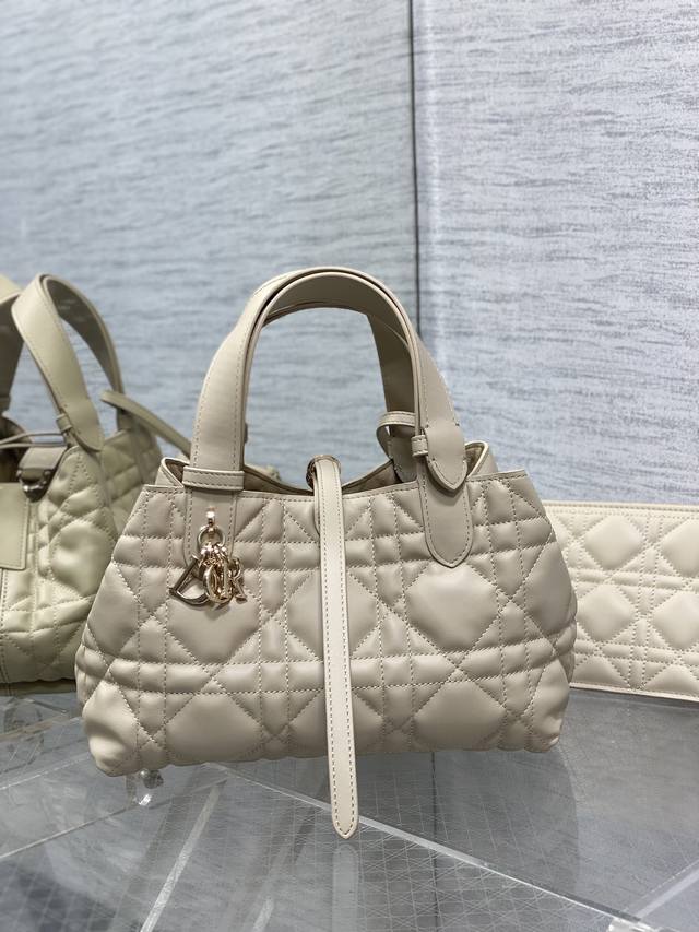 Original factory with full set of original packaging Small light apricot in stoc