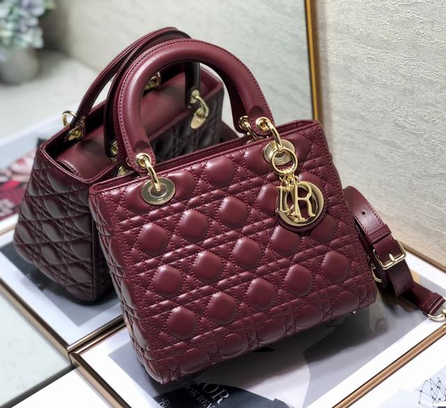 Original factory with full set of original packaging Five-grid wine red spot La