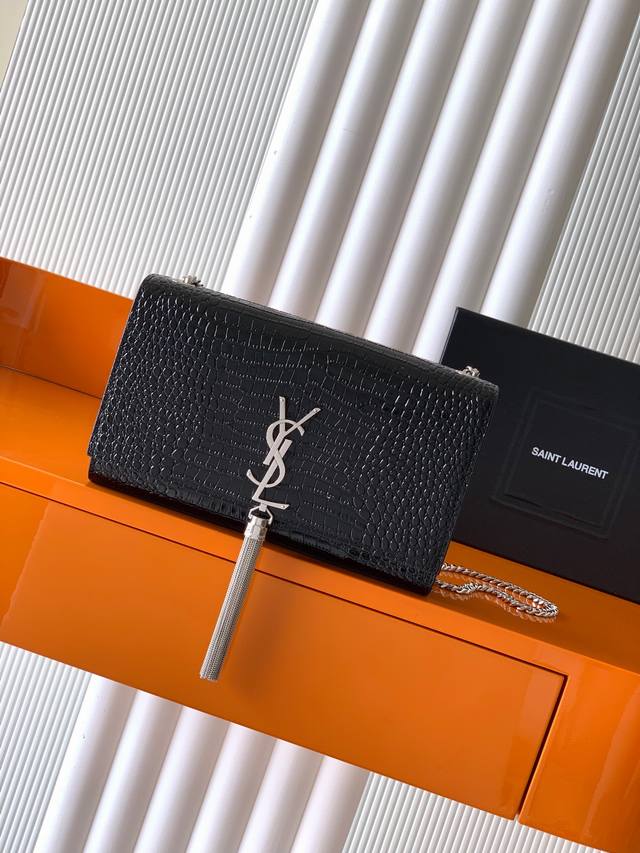 Y's most classic style Kate crocodile pattern chain crossbody bag! Every girl's