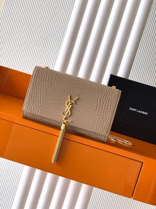 Y's most classic style Kate crocodile pattern chain crossbody bag! Every girl's
