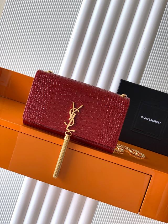 Y's most classic style Kate crocodile pattern chain crossbody bag! Every girl's