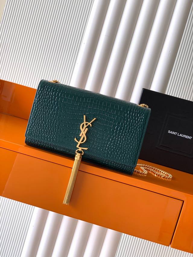 Y's most classic style Kate crocodile pattern chain crossbody bag! Every girl's