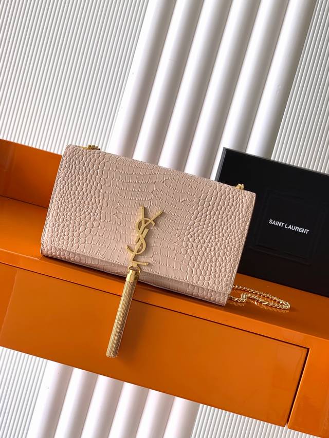 Y's most classic style Kate crocodile pattern chain crossbody bag! Every girl's