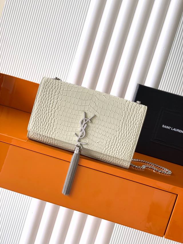 Y's most classic style Kate crocodile pattern chain crossbody bag! Every girl's