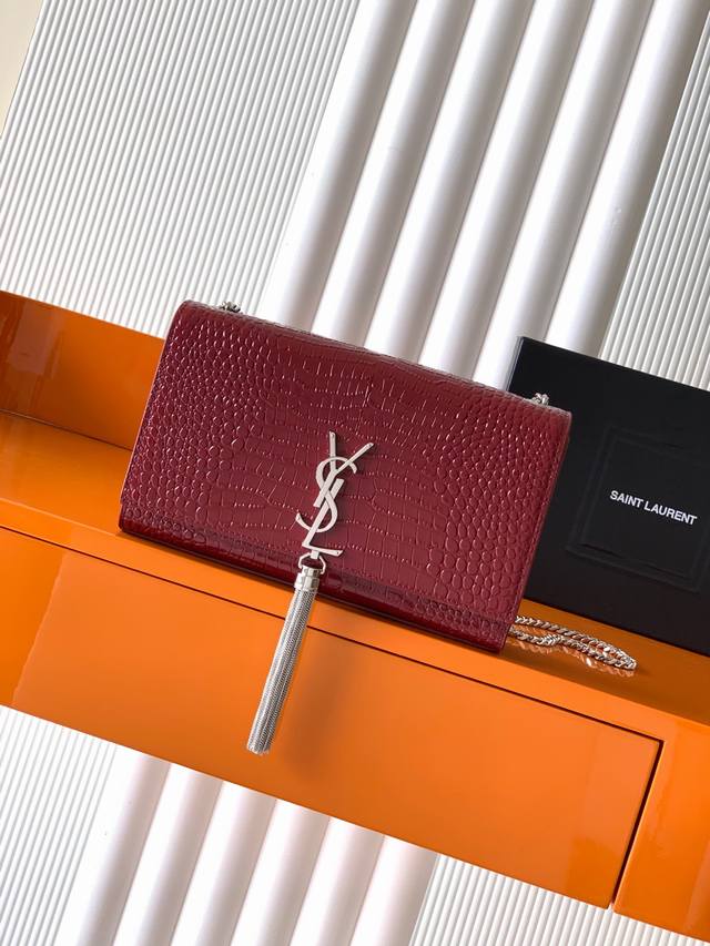 Y's most classic style Kate crocodile pattern chain crossbody bag! Every girl's