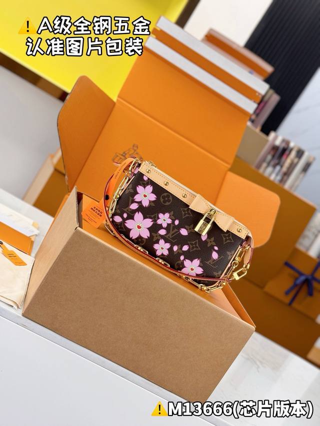 Superior Mb High Elastic Fabric Lv X Tm Pochette Accessoires Handbag Model: M136