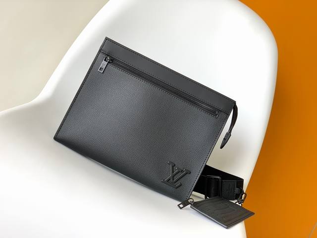 M59329 Top-quality original brand new Messenger Voyage handbag reinterprets the