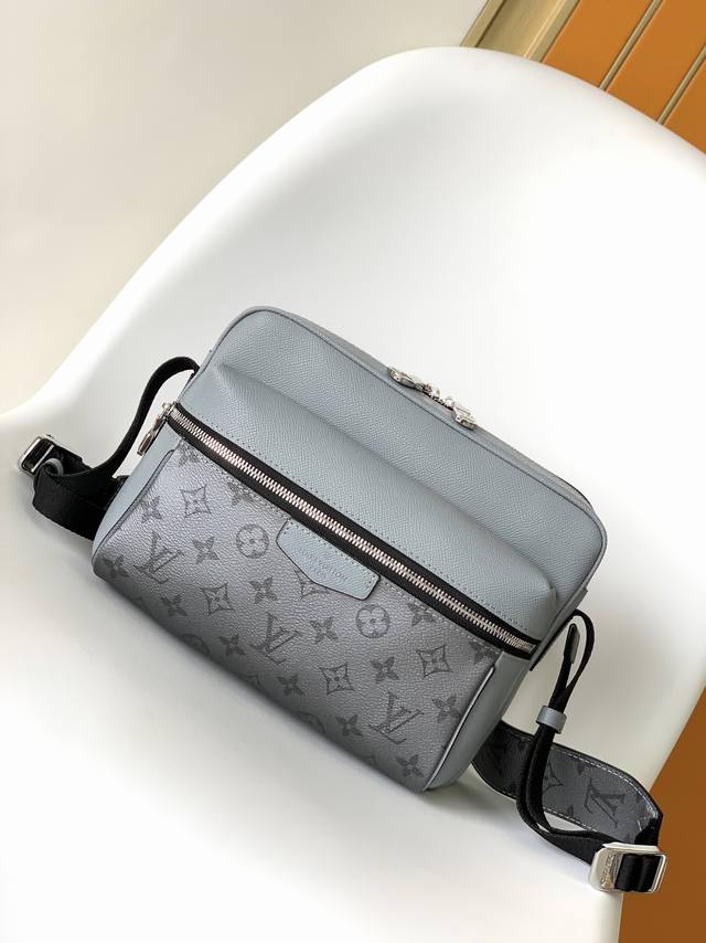 Top original Lu Outdoor messenger bag M30830 silver M30242 blue 30233 black The