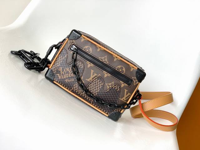 Top original single M60394Mini Soft Trunk chain bag presents eye-catching Damie