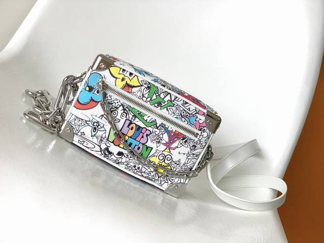 M82008 This Mini Soft Trunk handbag is made of Monogram Comics canvas, with colo