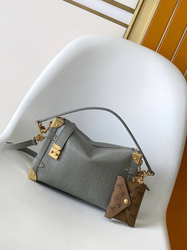 M25602 Top original single dynamic 163 This Side Trunk medium handbag is subtly