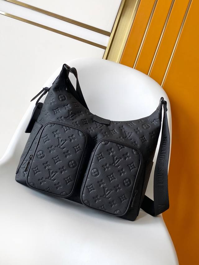 M14778 Top Original Dynamic 163 This Hobo Cargo handbag is made of soft Monogram