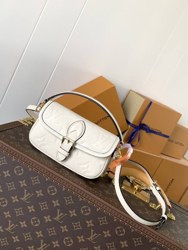 Top original, variable chip Customized imported top layer cowhide M83566 Beige