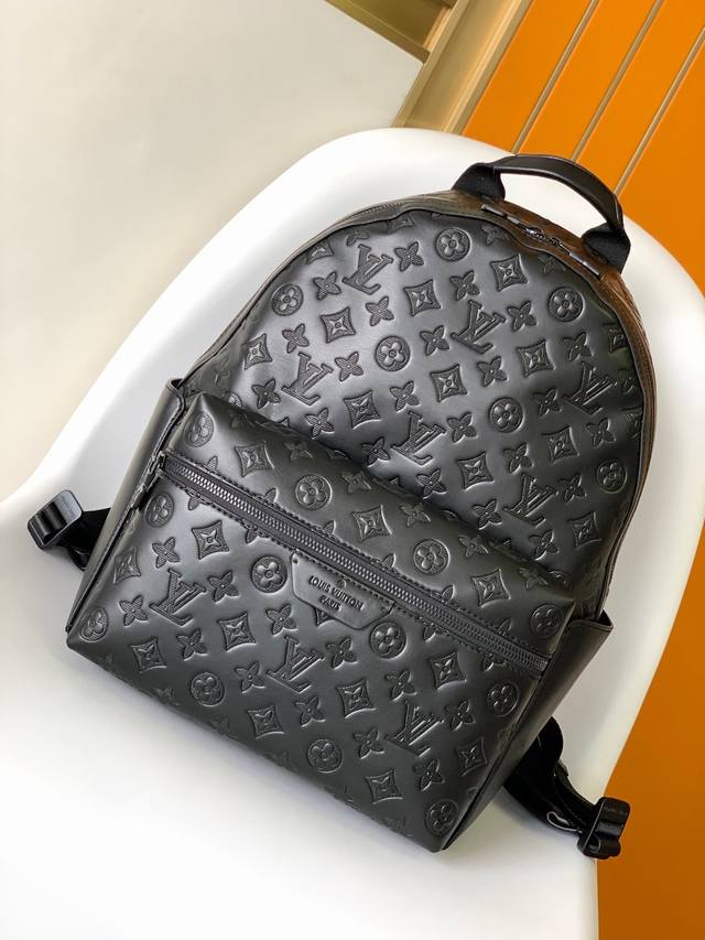 Dynamic chip Top original replica M46553 embossed This Discovery backpack uses
