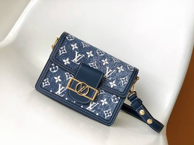Top original M59716 Denim blue Dauphine small handbag is made of classic Logo d