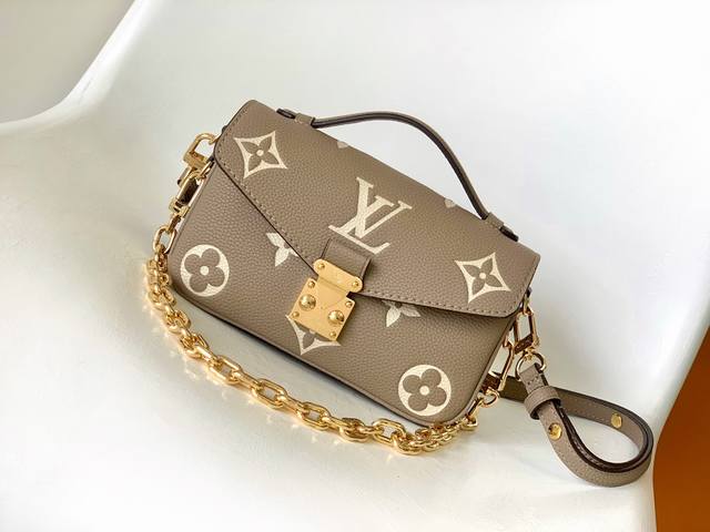 M46595BlackM22942Off-whiteM23081ApricotM46596BlackTop-grade original Pochette M