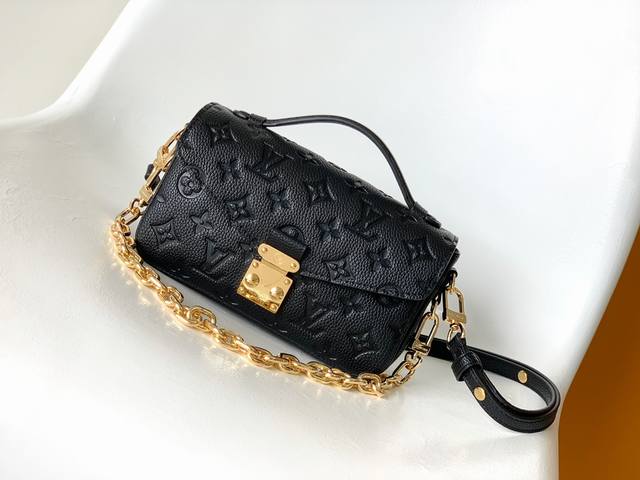 M46595BlackM22942Off-whiteM23081ApricotM46596BlackTop-grade original Pochette M