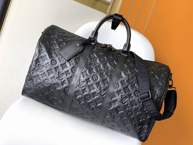M44810 New version of the original Keepall Bandouli