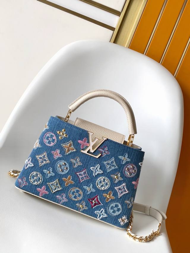 M12947 Large Size Super Original Dynamic 163 This Capucines mini handbag is made