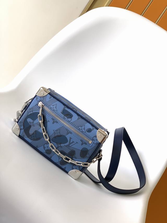 163C01Chip M22588 Top-grade original Mini Soft Trunk handbag interprets one of L