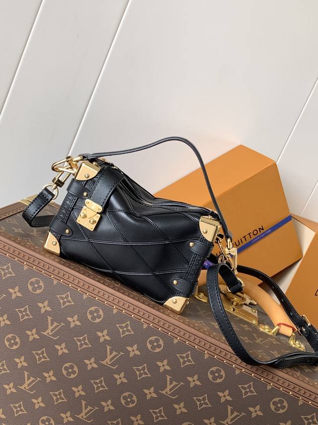 Top original order, variable chip M 30 black Side Trunk handbag is based on the