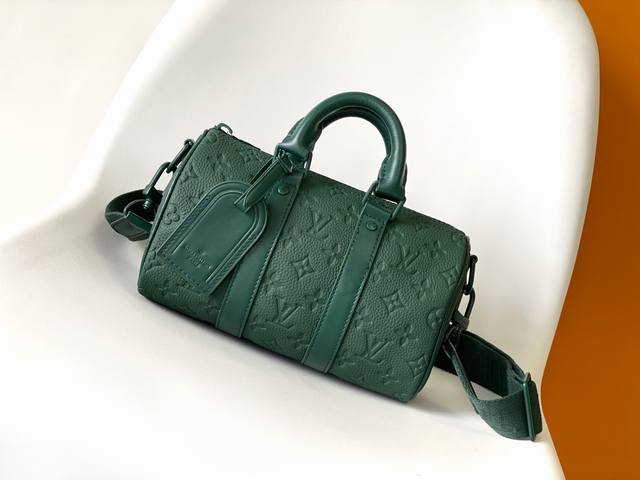 Top original single M24432 Green Classic Keepall Travel Bag is cut into a compa