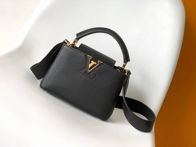 M56669BlackM24567GrayTop grade original leatherM56071This Capucines mini handbag