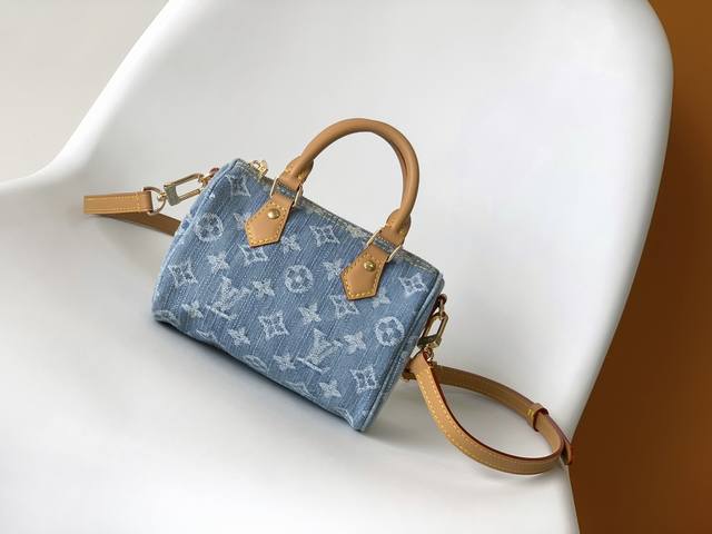 M11212Light blue denim pillow bagSpeedy series Nano Speedy handbagThis Nano Spee