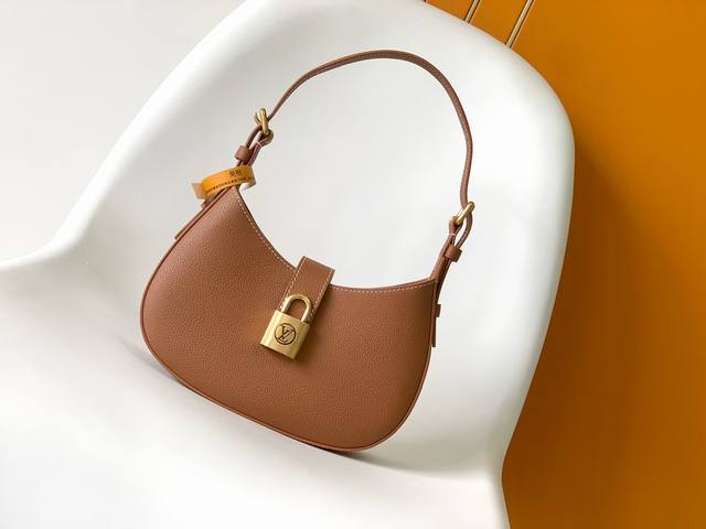 M24611BlackM24885BrownM24990Off-whiteTop-grade original Low Key Shoulder Bag The