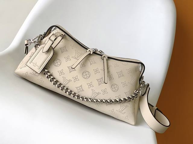 M24255GrayM24114CreamWhiteM24132LargeBlack This small Mahina Hand It All bag is