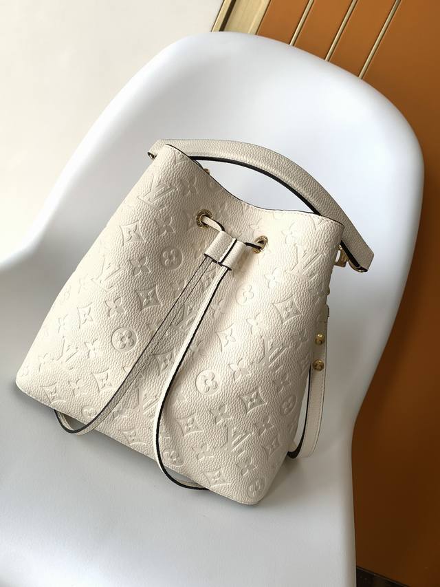 M45256BlackM45306BlueM46526Cream WhiteTop OriginalM45307Cream White with BrownTo