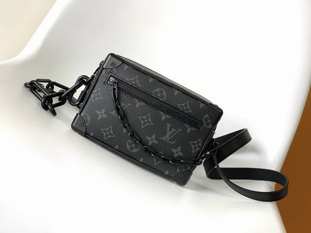 M44735 Black flower top original Virgil Abloh presents the Mini Soft Trunk chain