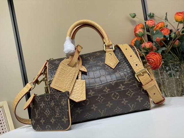 Top original replica exclusive real shot Speedy P10 Bandouli