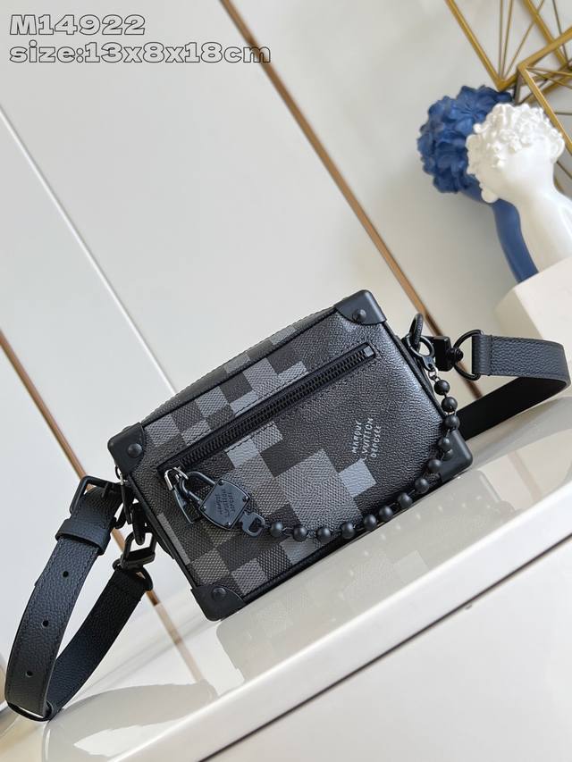 Top original home shot M14922 This Mini Soft Trunk handbag is made of Damoflage