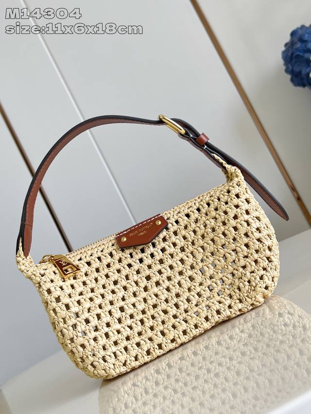 Top original home photo M14304 This Hills Pochette clutch is elegantly shaped w