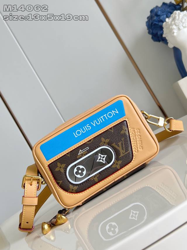 Factory Price P Top Original M14062 Baladeur Wearable Wallet The handbag combin