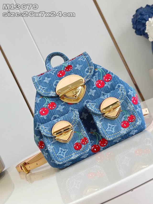Factory Price P Top Original M13679 This Venice backpack is from the Louis Vuit