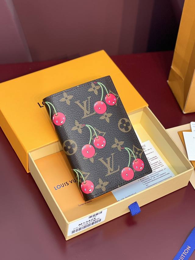 Factory Price P M13424 Cherry! Lv X Tm Passport Holder, This passport holder is