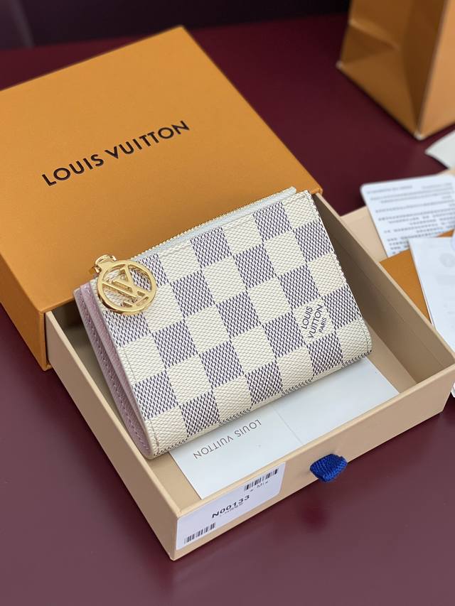 Factory PriceP N00133 White check! Portefeuille Lisa is made of Monogram canvas