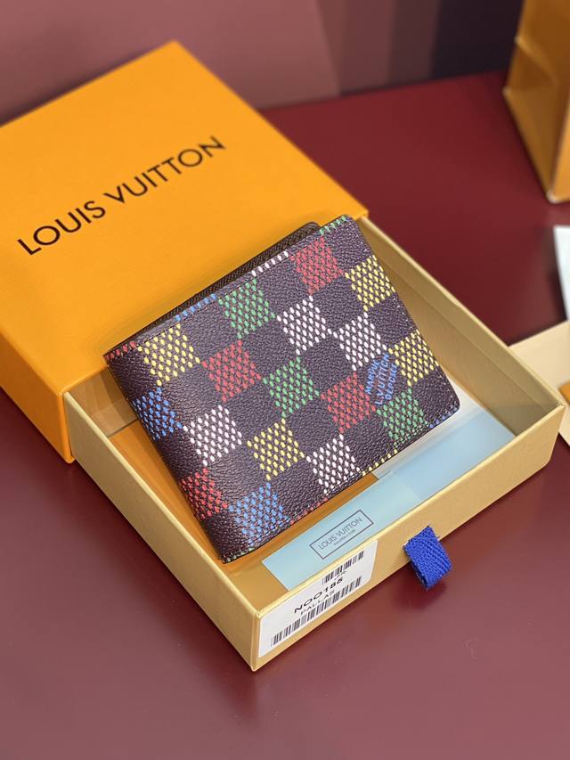 Factory Price P N00185 Short wallet! This Multiple wallet is made of Monogram d