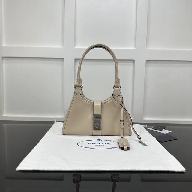 Prada new counter quality, top-grade original leather, original hardware, real s