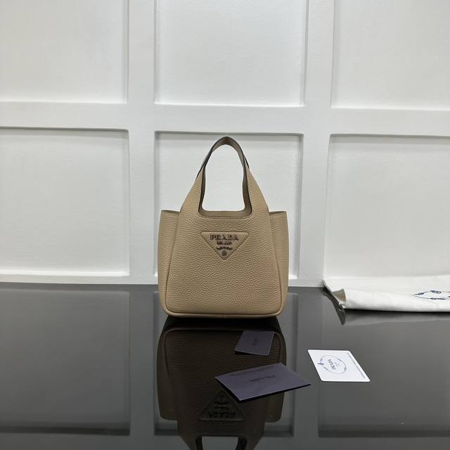 Prada new counter quality, top-grade original leather, original hardware, real s