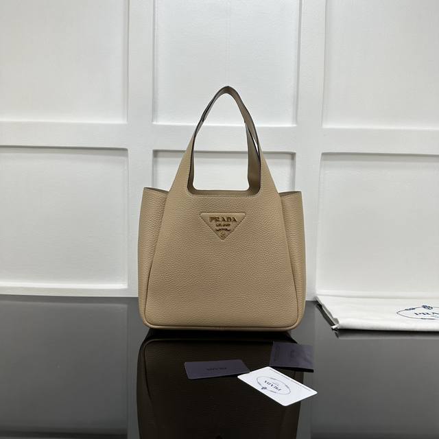 Prada new counter quality, top-grade original calfskin, original hardware, real