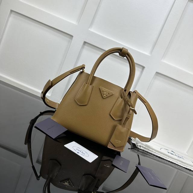 Prada new counter quality, top-grade original leather, original hardware, real s