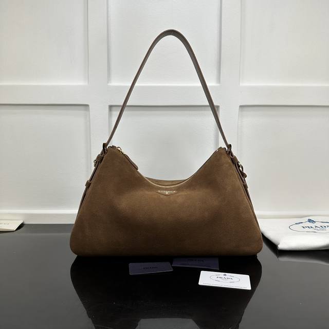 Prada new counter quality, top-grade original leather, original hardware, real s